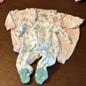 4 pairs 0-3 month Cloud Island & Carter’s pajamas. 2 footed 2 footless